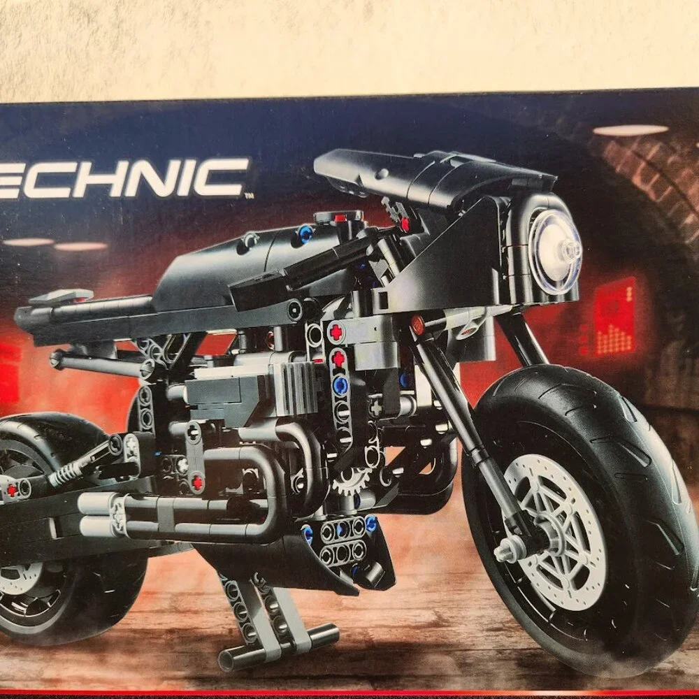 NEW LEGO Technic Batman BATCYCLE Set 42155 Motorcycle Collectible Toy Model Buil - Picture 13 of 16